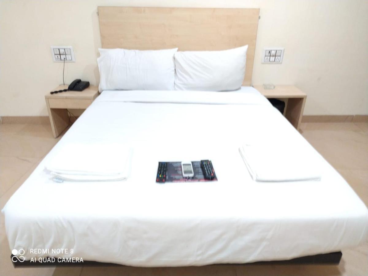 U Life Hotel Mumbai Dış mekan fotoğraf